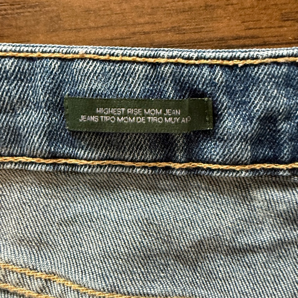 Distressed jeans - Picture 2 of 4